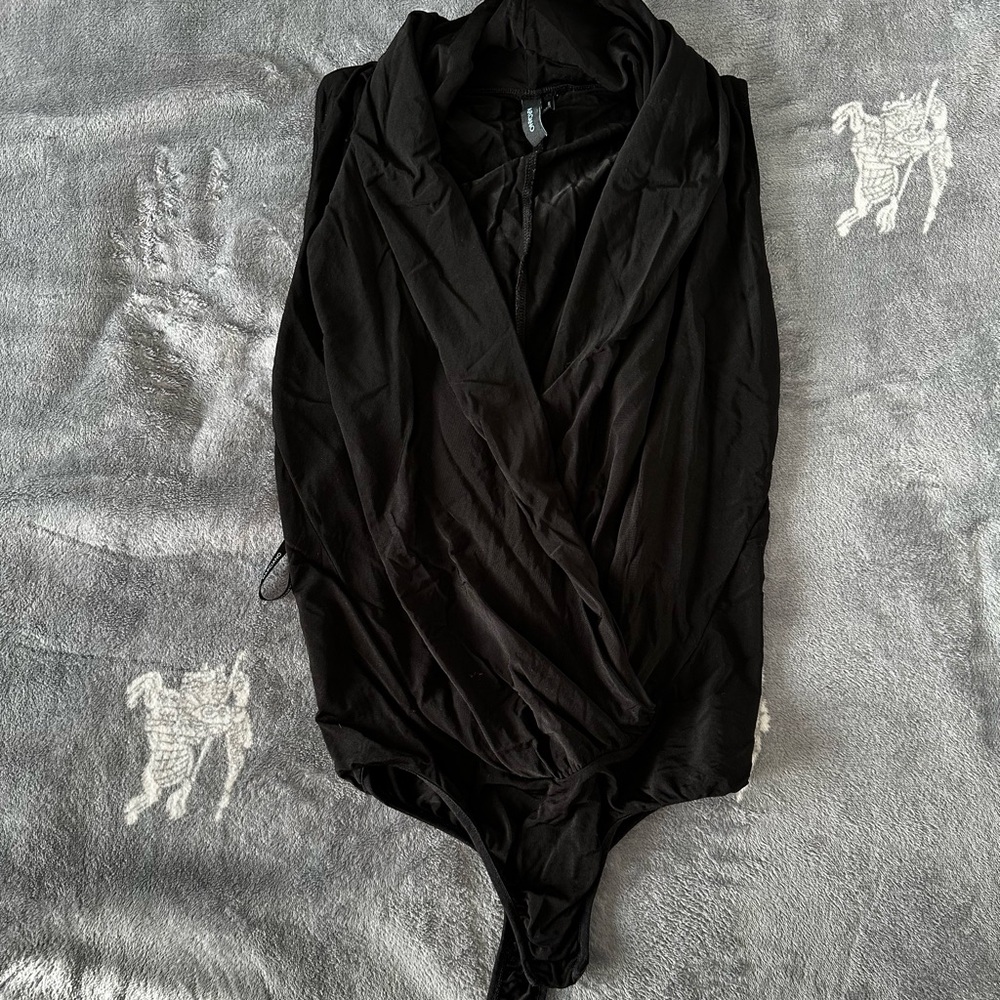 Low cut Marciano bodysuit